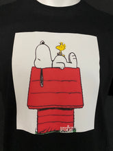 ON THE HOUSE TEE (Snoopy & Woodstock) by LABCITY
